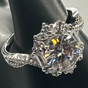 NEW Moissanite  Sterling Silver  2Ct Sparkling Ring in Size 7